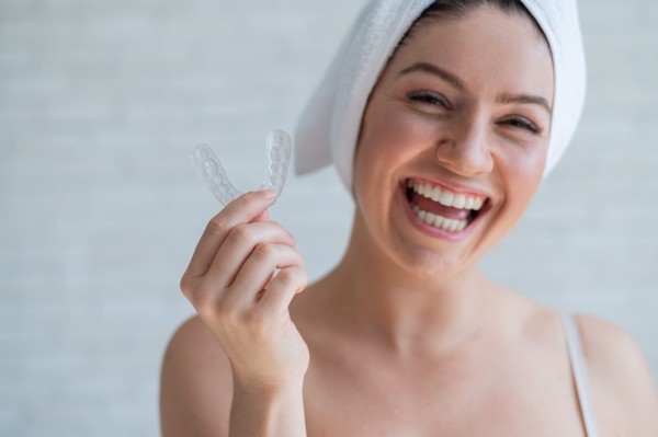 ENTRETENIR SON APPAREIL ORTHODONTIQUE AMOVIBLE